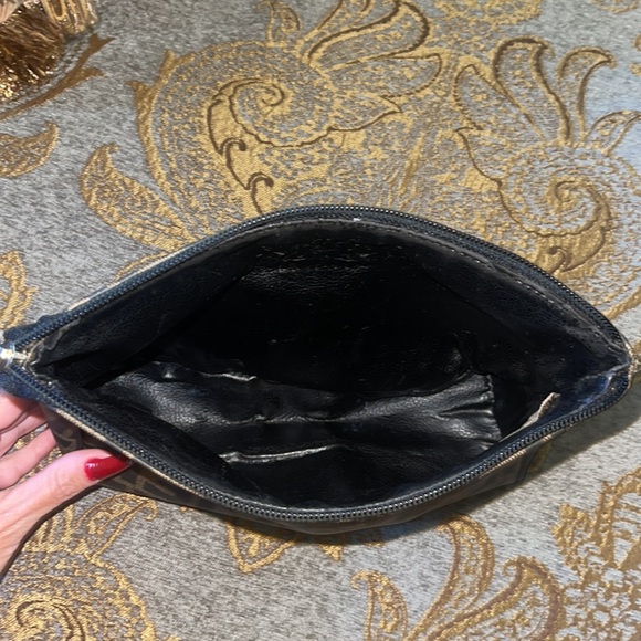 Authentic Fendi, purses, or cosmetics - Picture 5 of 6